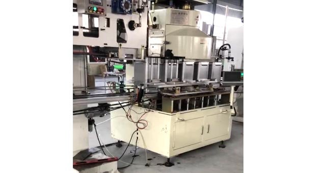 封底、蓋扣嚴扣平，封底后無疤，滲漏等現(xiàn)象