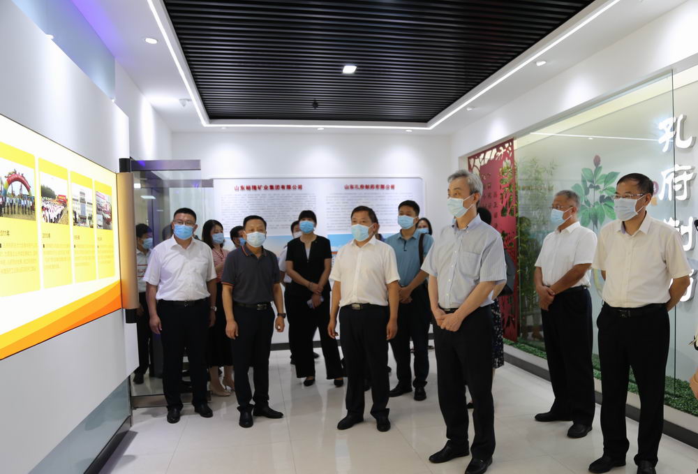 國家藥監(jiān)局藥品審評中心主任孔繁圃到裕隆集團孔府制藥調研指導工作